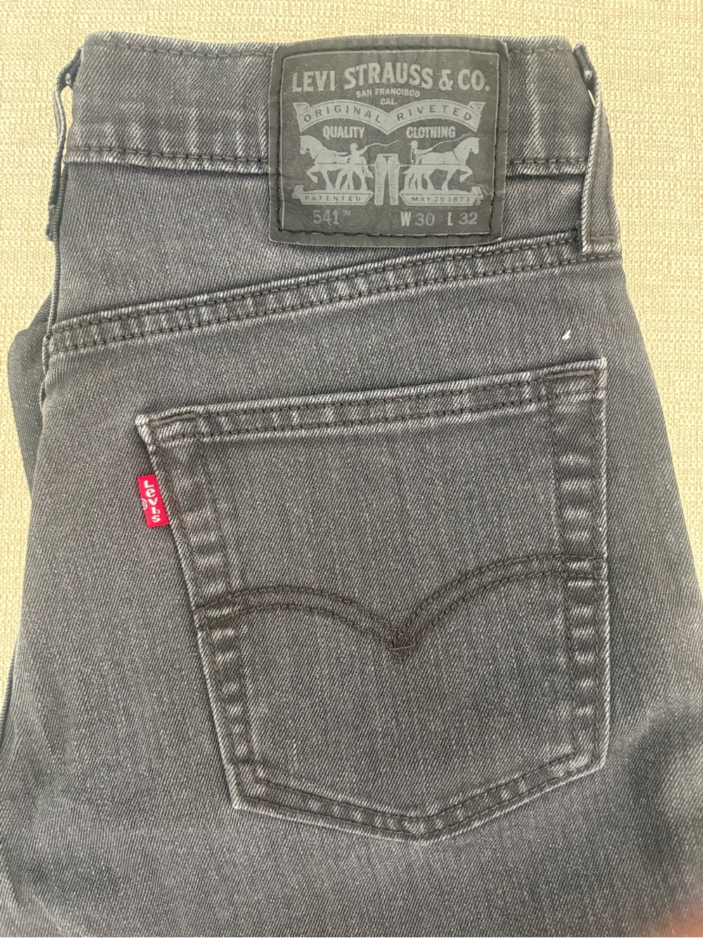 Levi's Slim Straight Boy Jeans in Charcoal Gray